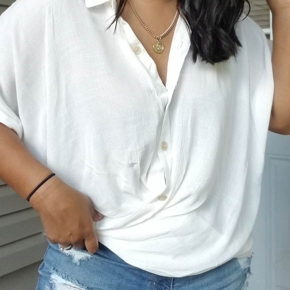 UP IN THE CLOUDS WHITE BUTTON TOP - Picture 6 of 16